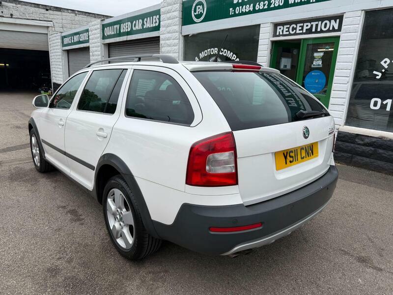 Skoda Octavia 2.0-tdi-scout-estate-5dr-diesel-manual-4wd-euro-5- White #3