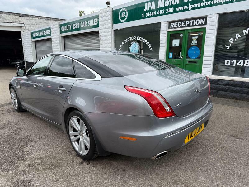 Jaguar XJ 3.0d-v6-premium-luxury-saloon-4dr-diesel-auto-euro Grey #3