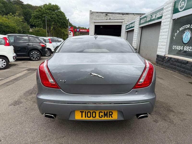 Jaguar XJ 3.0d-v6-premium-luxury-saloon-4dr-diesel-auto-euro Grey #4