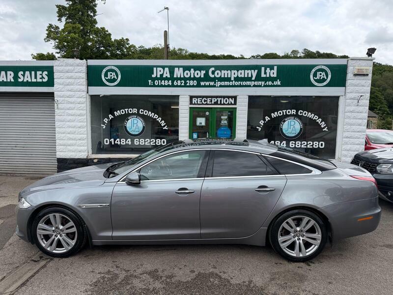 Jaguar XJ 3.0d-v6-premium-luxury-saloon-4dr-diesel-auto-euro Grey #2