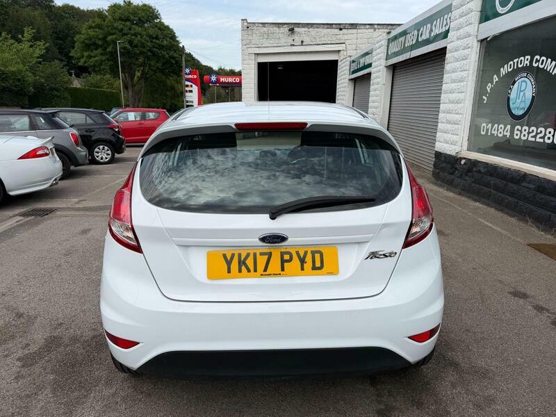 Ford Fiesta 1.25-zetec-hatchback-5dr-petrol-manual-euro-6-82- YK17PYD White #4