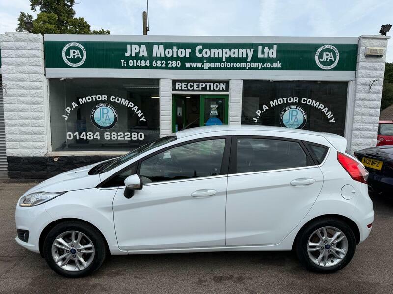 Ford Fiesta 1.25-zetec-hatchback-5dr-petrol-manual-euro-6-82- YK17PYD White #2