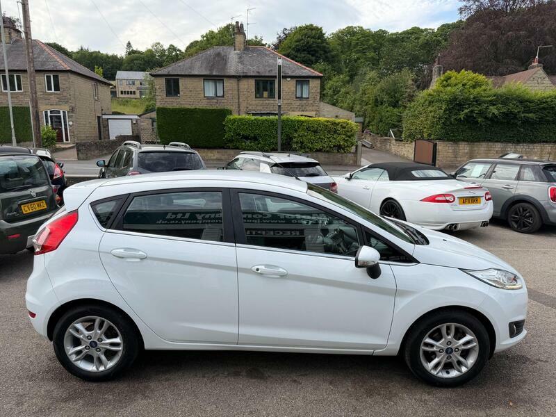 Ford Fiesta 1.25-zetec-hatchback-5dr-petrol-manual-euro-6-82- YK17PYD White #6