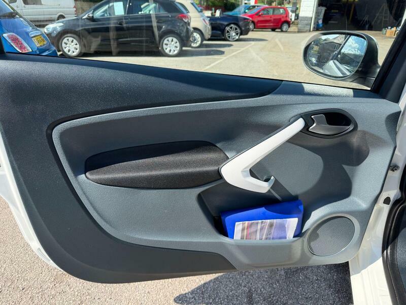 Ford KA Hatchback 1.2 Zetec White Edition Euro 6 Ss White #18