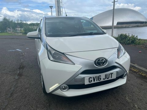 Toyota Aygo 1.0 Vvt-i X-pure GV16JUT White #2