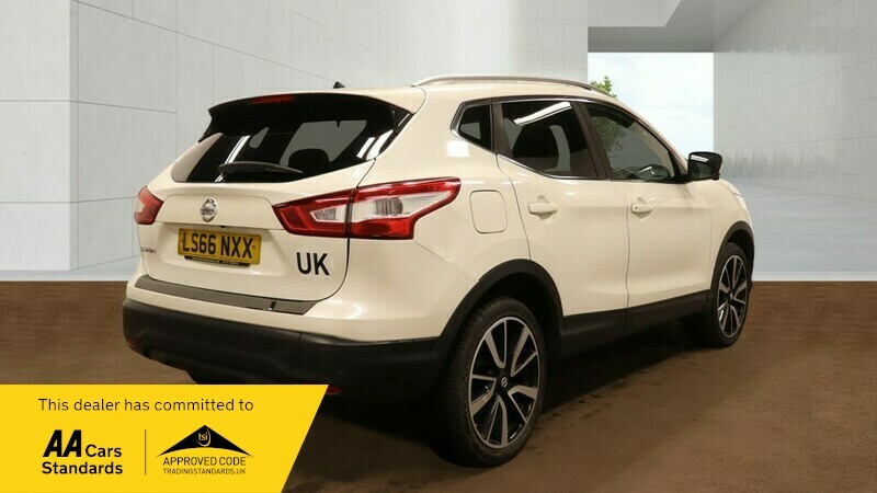 Nissan Qashqai Tekna Dig-t White #4