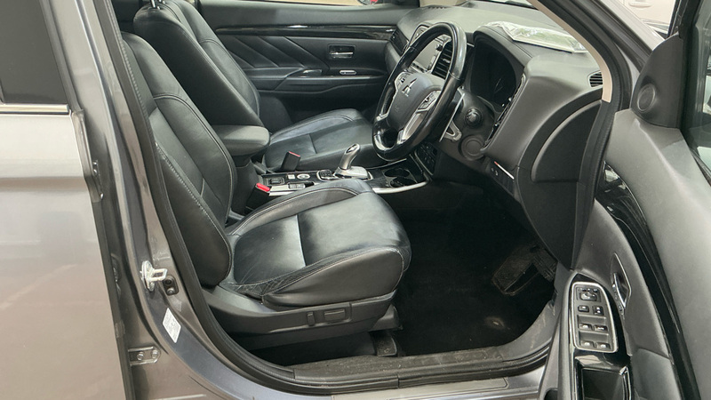 Mitsubishi Outlander 2.0 Phev 4Hs 200 Bhp Black #9