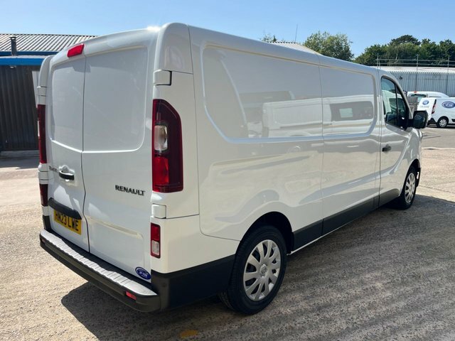 Renault Trafic Mpv HN23LWE White #3