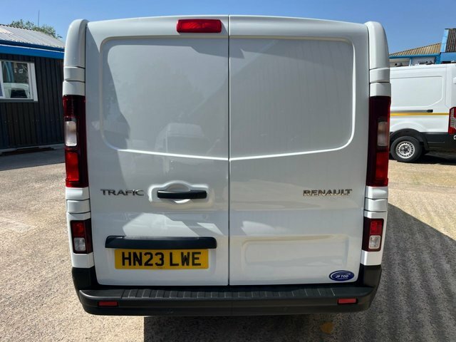 Renault Trafic Mpv HN23LWE White #4