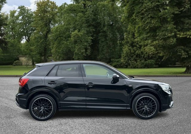 Audi Q2 2021 1.5 Tfsi Cod 35 Black Edition Suv Black #3