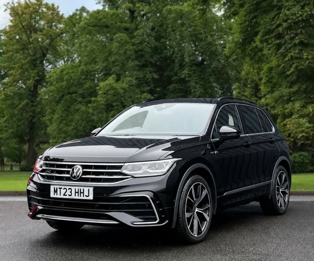 Volkswagen Tiguan 2023 1.5 Tsi R-line Suv Dsg Euro 6 Ss MT23HHJ Black #2