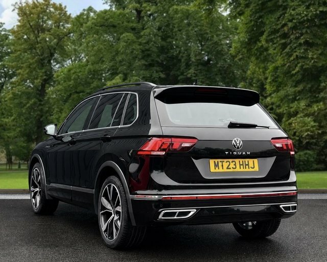 Volkswagen Tiguan 2023 1.5 Tsi R-line Suv Dsg Euro 6 Ss MT23HHJ Black #6