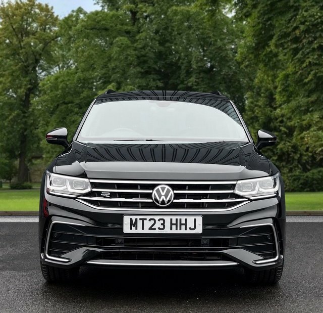 Volkswagen Tiguan 2023 1.5 Tsi R-line Suv Dsg Euro 6 Ss MT23HHJ Black #3