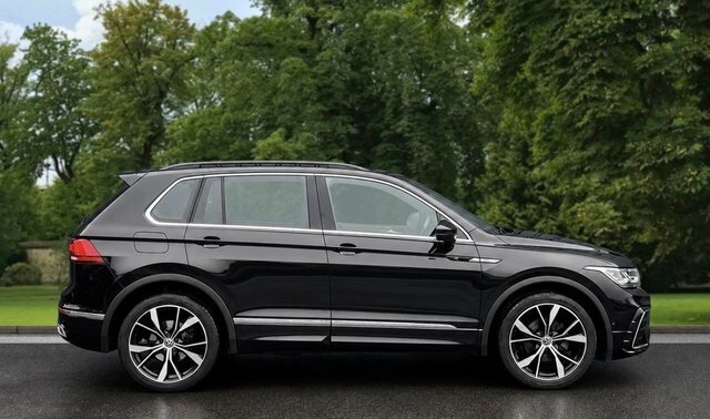 Volkswagen Tiguan 2023 1.5 Tsi R-line Suv Dsg Euro 6 Ss MT23HHJ Black #4