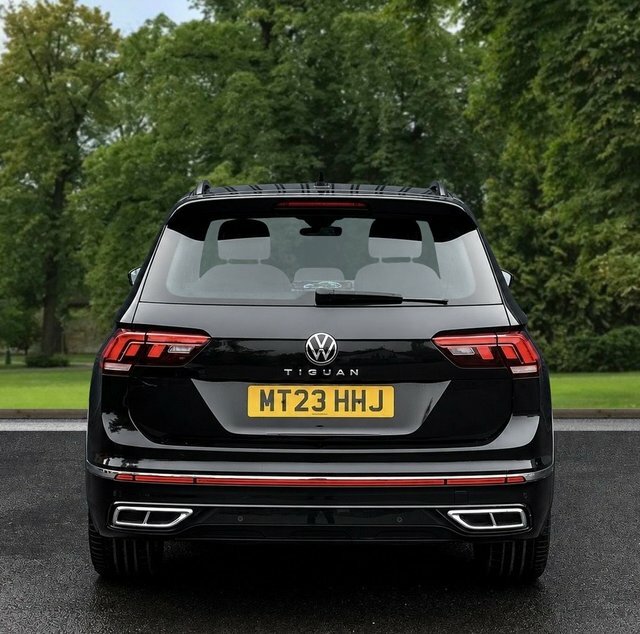 Volkswagen Tiguan 2023 1.5 Tsi R-line Suv Dsg Euro 6 Ss MT23HHJ Black #5