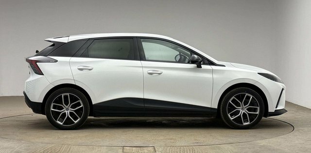 MG MG4 2025 64Kwh Trophy Long Range Hatchback Electri White #2