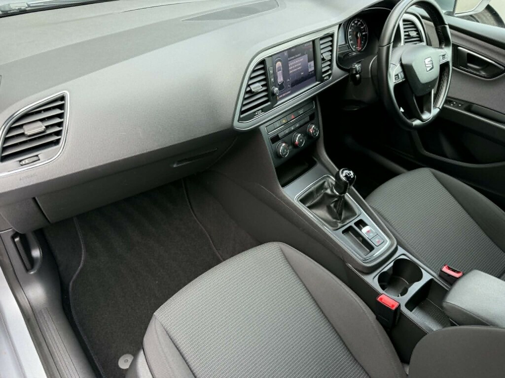 Seat Leon Hatchback 1.6 Tdi Se Dynamic 2019 FG19KWN Silver #5