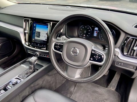 Volvo V60 2.0 V60 Momentum KP69WMT Silver #2