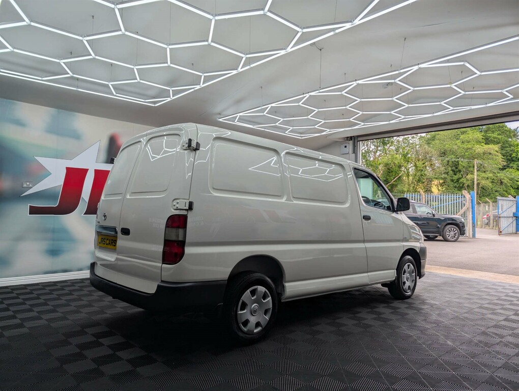 Toyota HiAce 280 D-4d 95 Swb #6