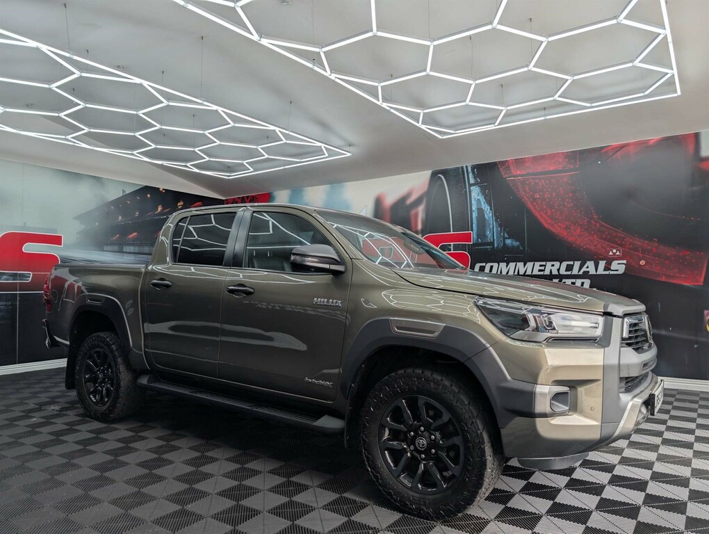 Toyota HILUX Hi-luxury Invincible X D-4d 4Wd Double Cab 4W