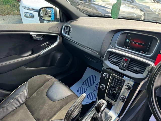 Volvo V40 D2 R Design White #13