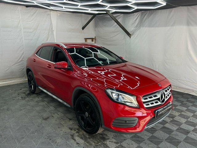 Mercedes-Benz GLA Class 1.6 Gla200 Amg Line Premium 7G-dct Euro 6 S S LH18BGE Red