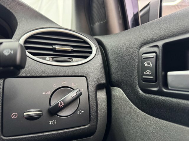 Ford Focus 1.6 Zetec Black #34