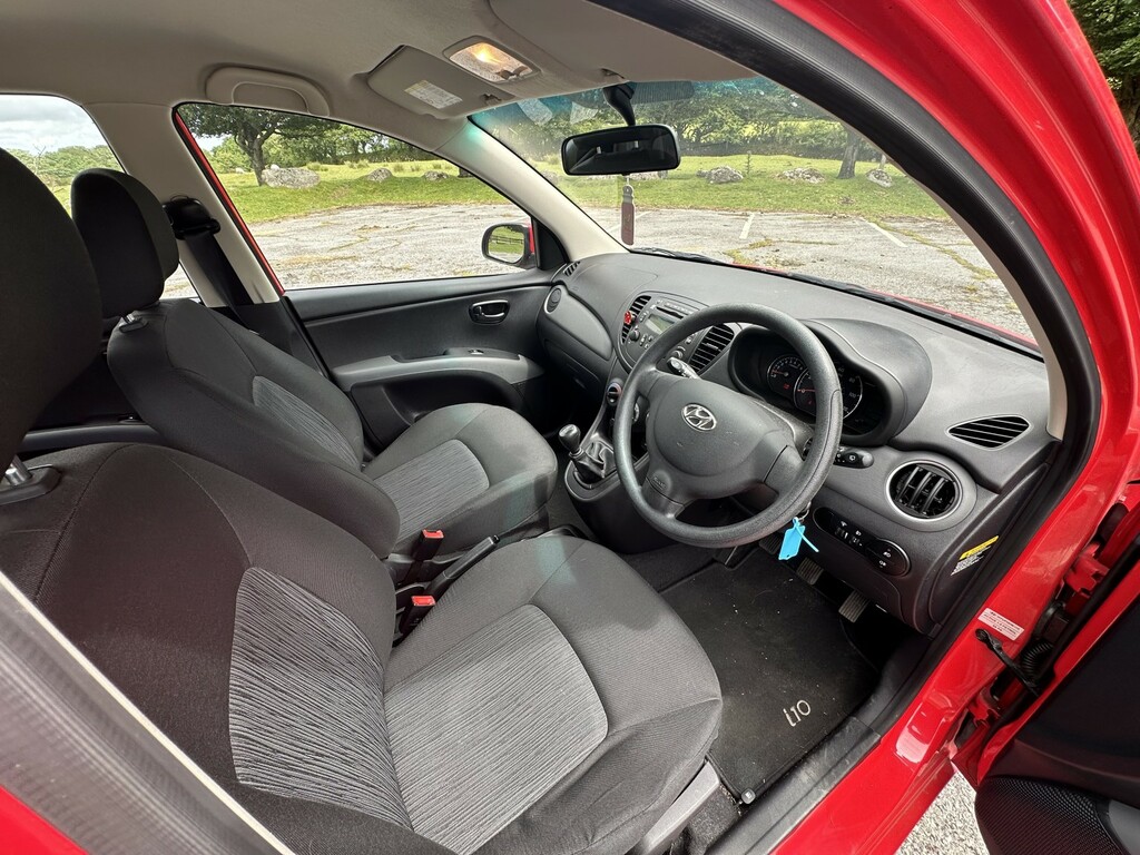 Hyundai I10 Hatchback 1.2 Active Man, White 20 Red #4