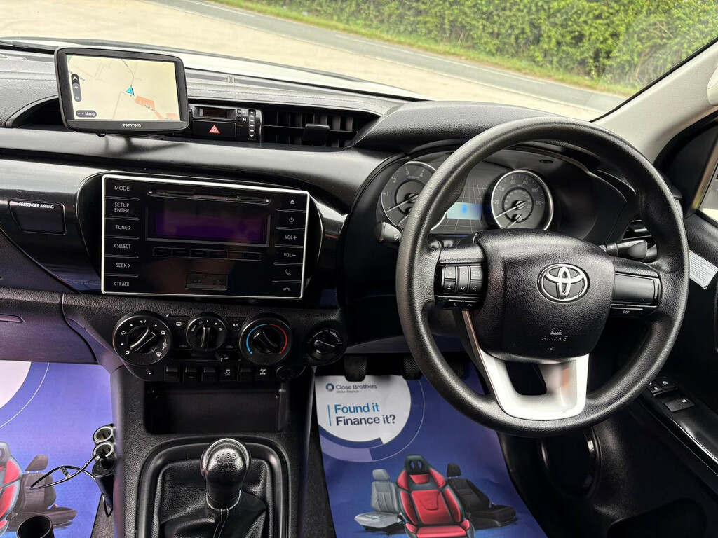 Toyota HILUX Active 4Wd D-4d Dcb White #11