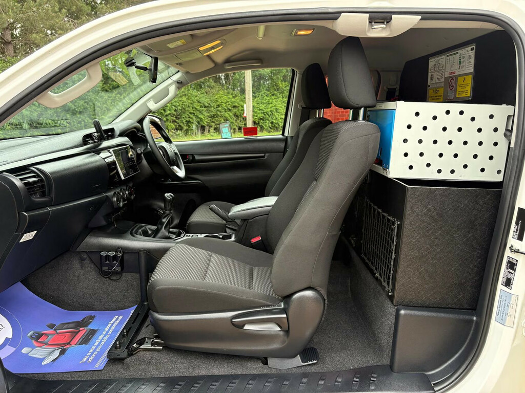 Toyota HILUX Active 4Wd D-4d Dcb White #10