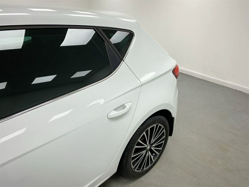Seat Leon 1.4 Tsi 125 Xcellence Technology VE17GWA White #3