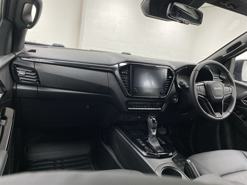 Isuzu D-Max 1.9 V-cross Double Cab 4X4 Black #2