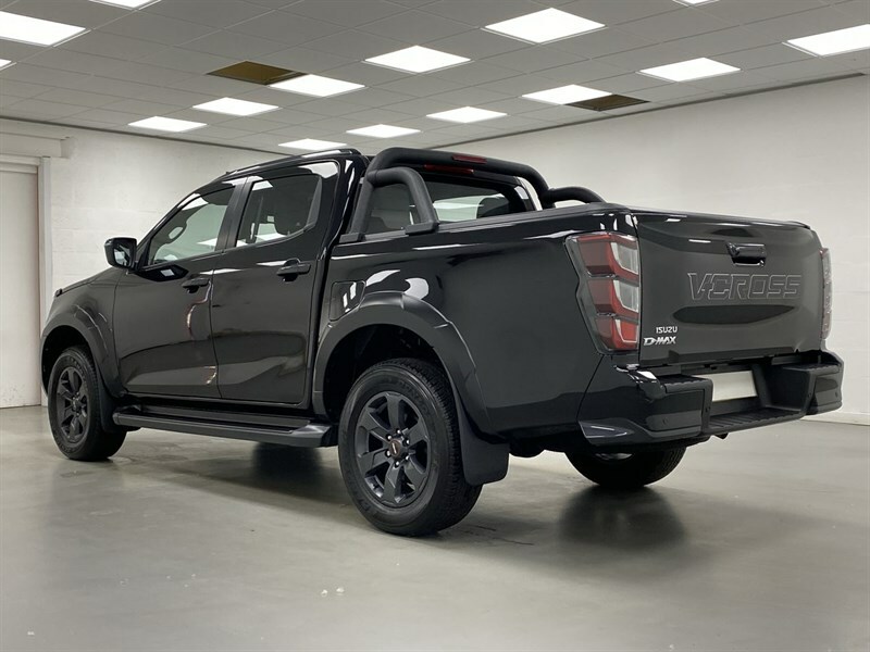 Isuzu D-Max 1.9 V-cross Double Cab 4X4 Black #3