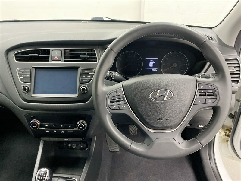 Hyundai I20 Hatchback White #36