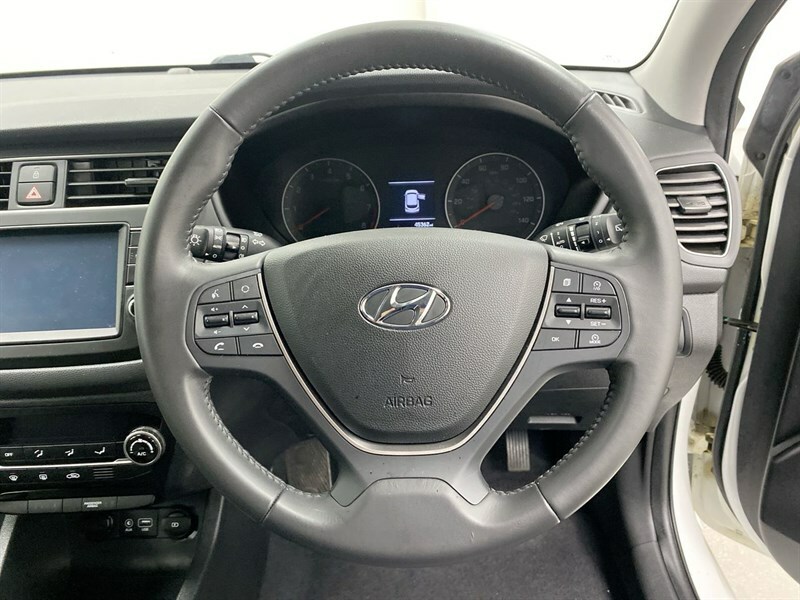 Hyundai I20 Hatchback White #43