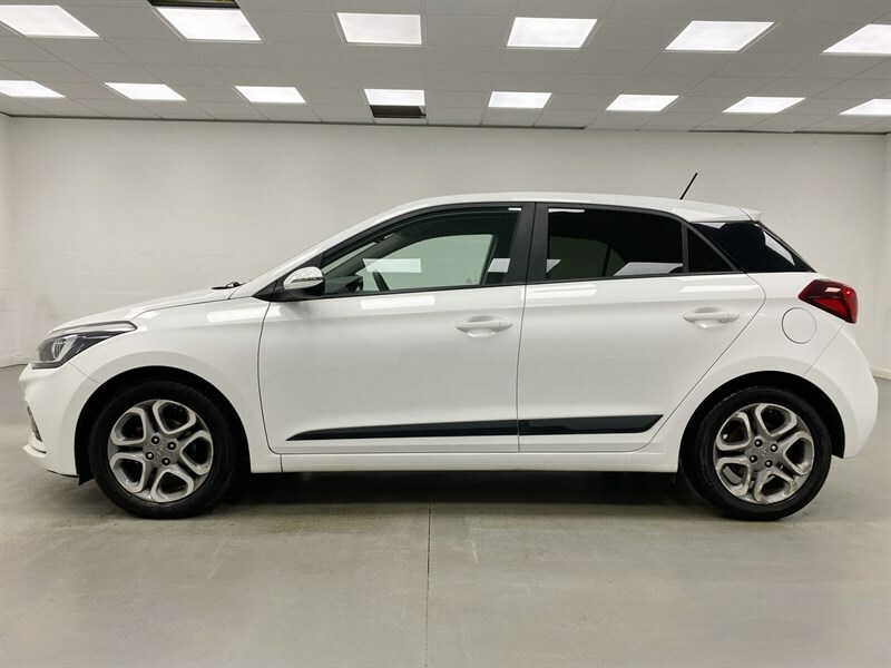 Hyundai I20 Hatchback White #13