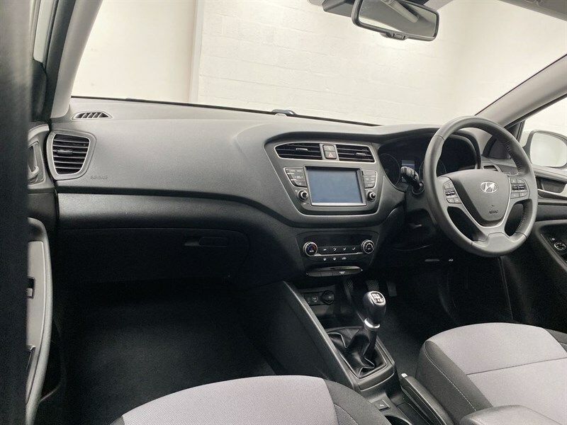Hyundai I20 Hatchback White #2