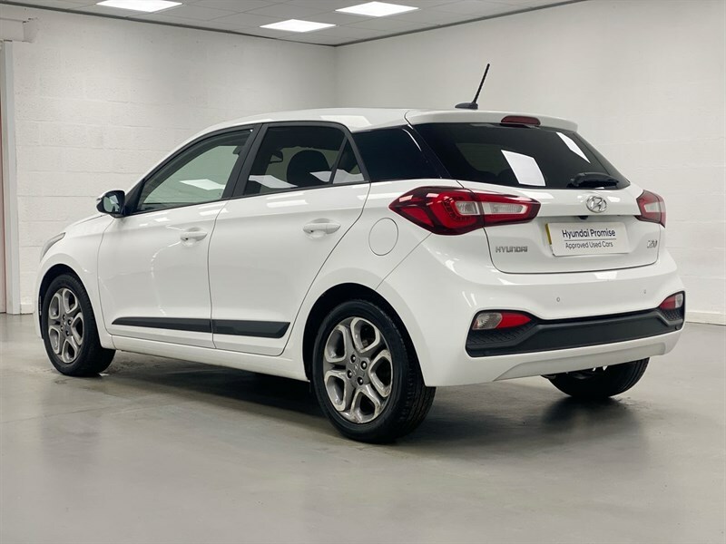 Hyundai I20 Hatchback White #3