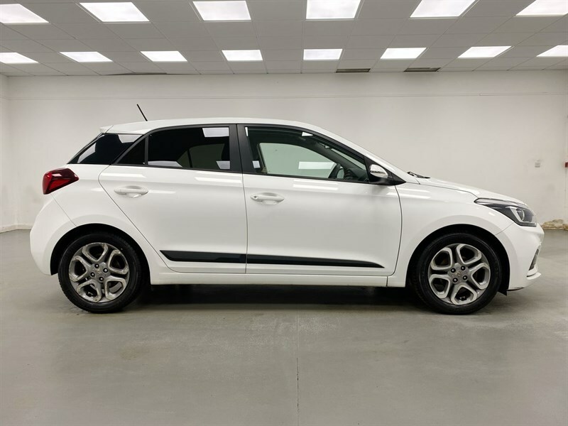 Hyundai I20 Hatchback White #5