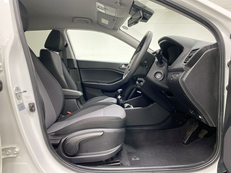 Hyundai I20 Hatchback White #31