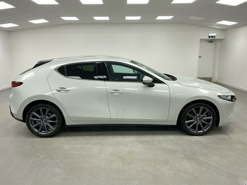 Mazda 3 2.5 E-skyactiv G Mhev 140 Takumi White #5
