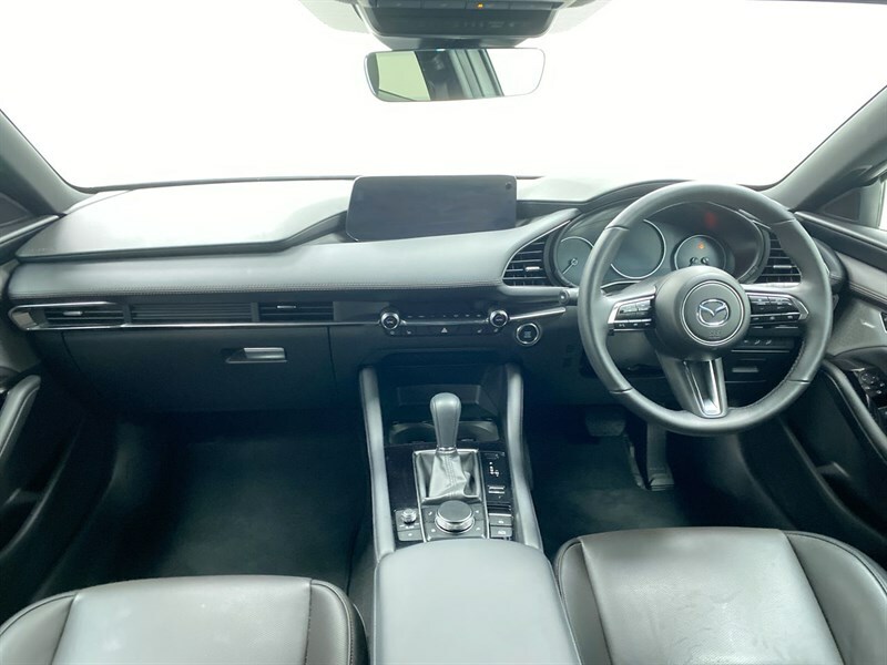 Mazda 3 2.5 E-skyactiv G Mhev 140 Takumi White #4