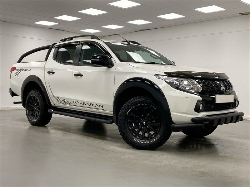 Mitsubishi L200 Double Cab Di-d 181 Barbarian Black 4Wd White