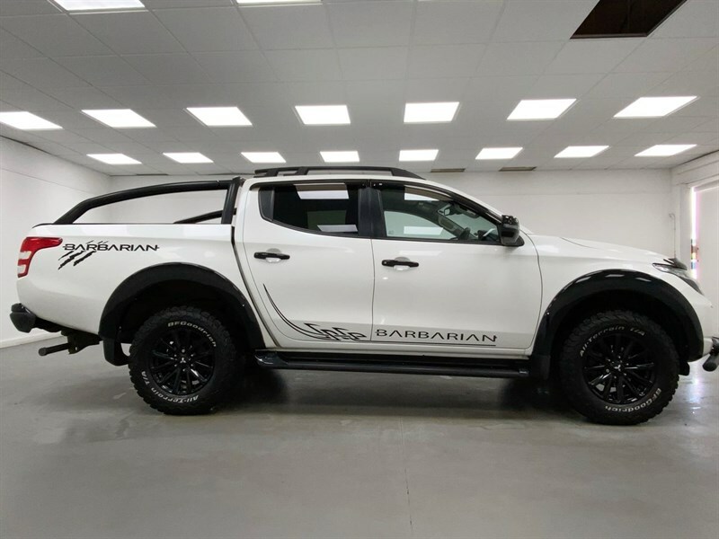 Mitsubishi L200 Double Cab Di-d 181 Barbarian Black 4Wd White #5