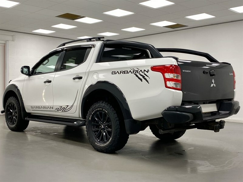 Mitsubishi L200 Double Cab Di-d 181 Barbarian Black 4Wd White #3