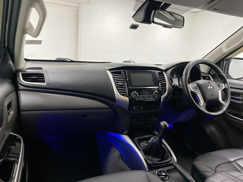 Mitsubishi L200 Double Cab Di-d 181 Barbarian Black 4Wd White #2