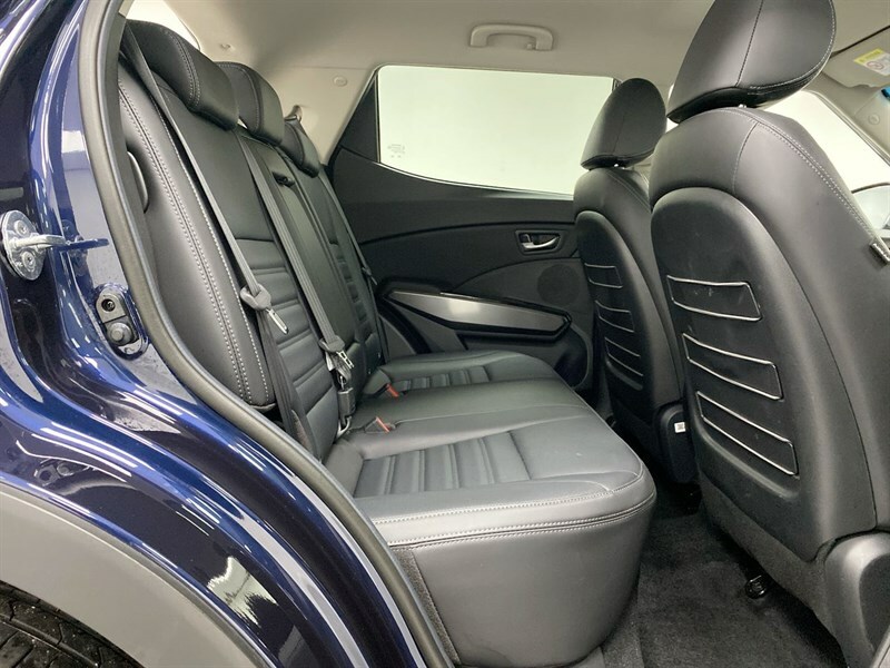SsangYong Tivoli Hatchback Black #48