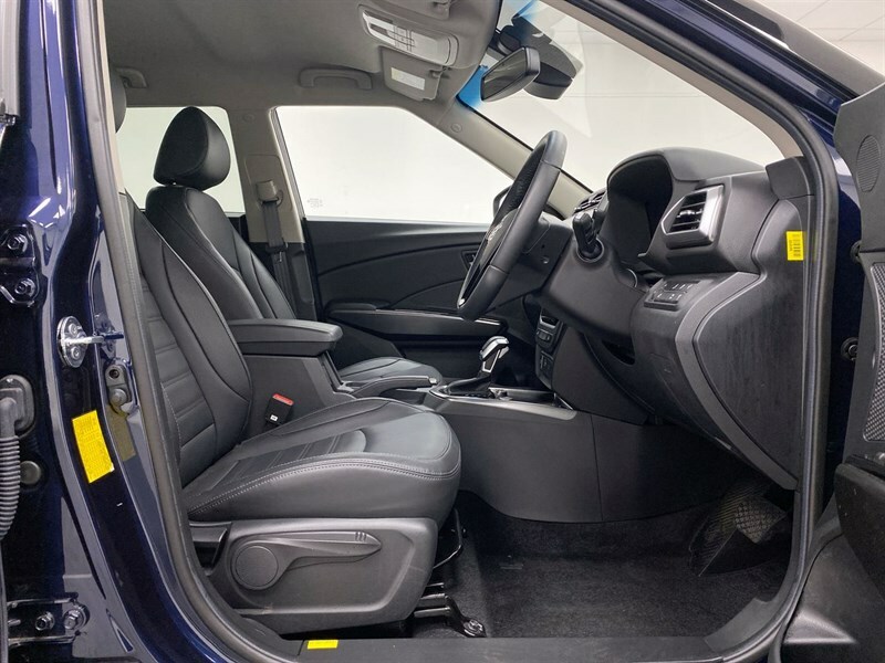 SsangYong Tivoli Hatchback Black #24