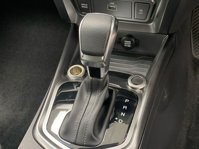 SsangYong Tivoli Hatchback Black #41