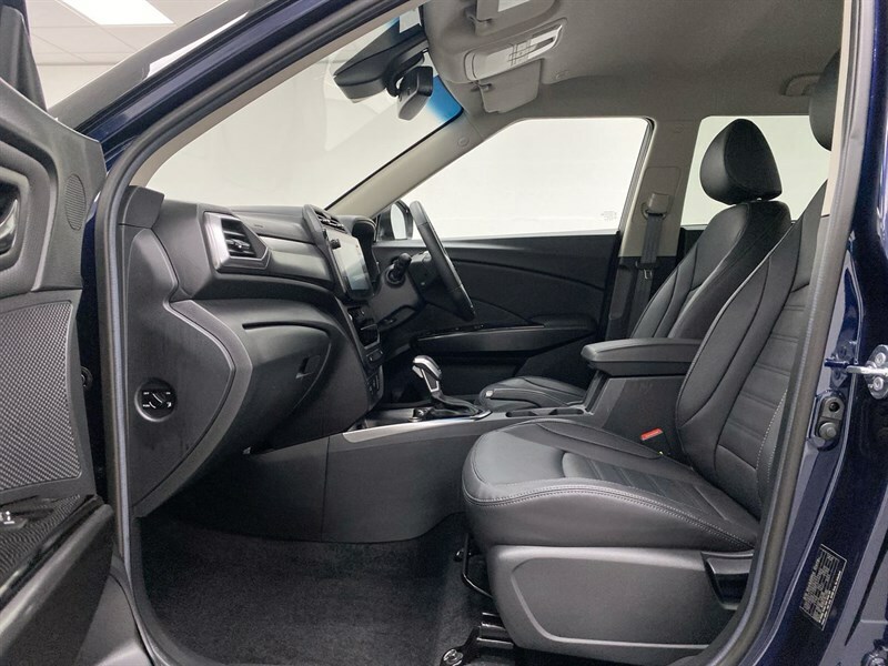 SsangYong Tivoli Hatchback Black #45